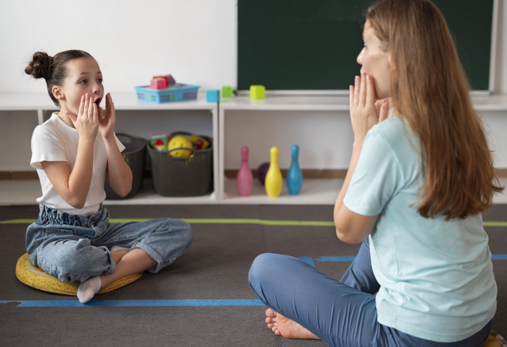 What Happens in a Speech Therapy Session? female psychologist helping girl speech therapy